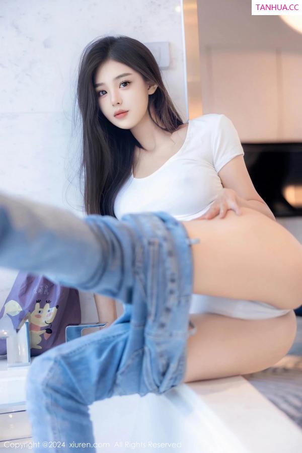   [XiuRen]高清写真图 2024.04.29 No.8467 周周不吃香菜 新人牛仔裤第15张图片